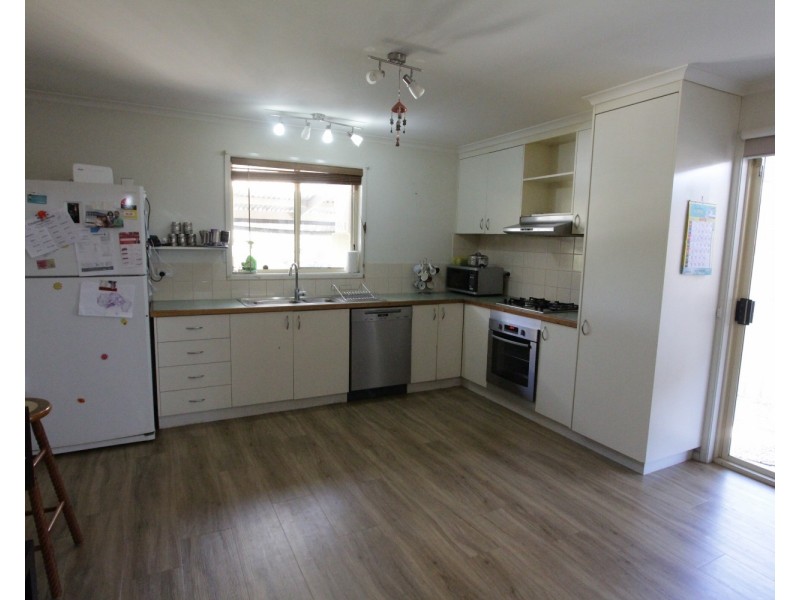 16 Banool Street, Golden Square VIC 3555