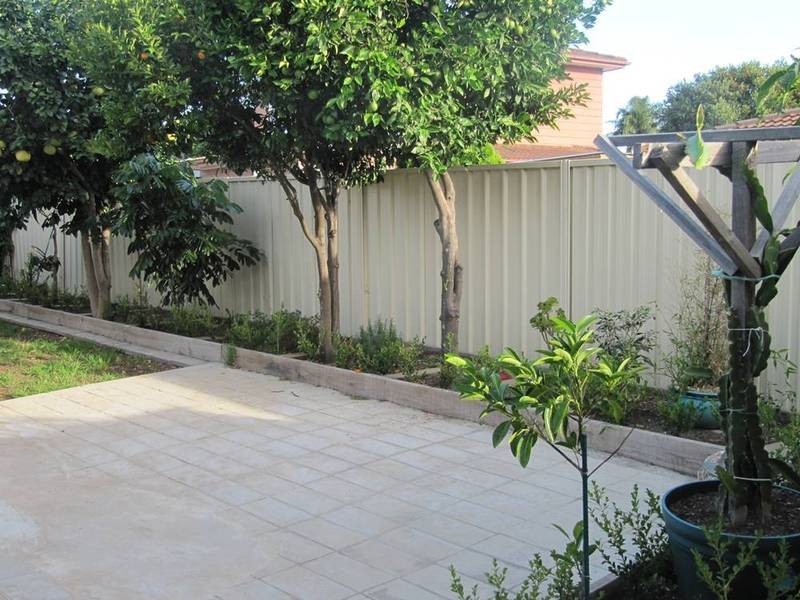 8 Hampshire Place, Wakeley NSW 2176