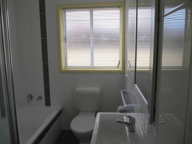 18 Fernlea Place, Canley Heights NSW 2166