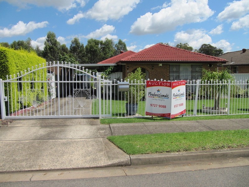 26 Sunny Place, St Johns Park NSW 2176