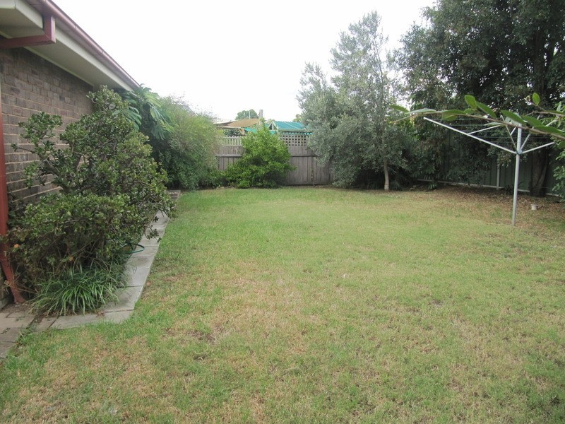 5 Upwey Place, St Johns Park NSW 2176