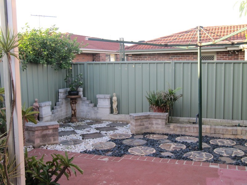 24 Binnaway Avenue, Hoxton Park NSW 2171