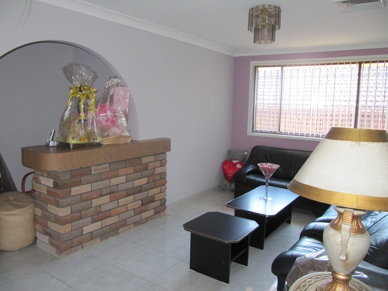 Edensor Park NSW 2176