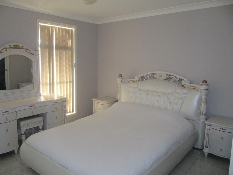Edensor Park NSW 2176