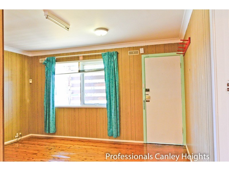 8 George  Street, Canley Heights NSW 2166