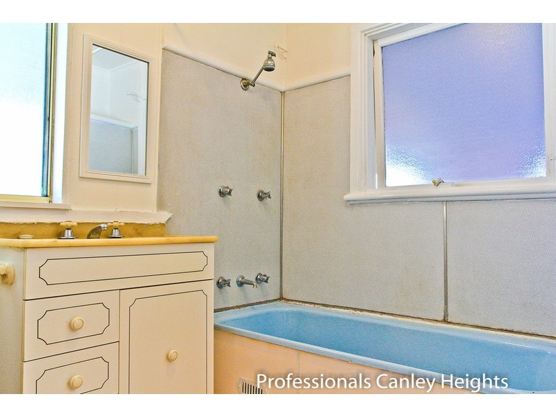 8 George  Street, Canley Heights NSW 2166