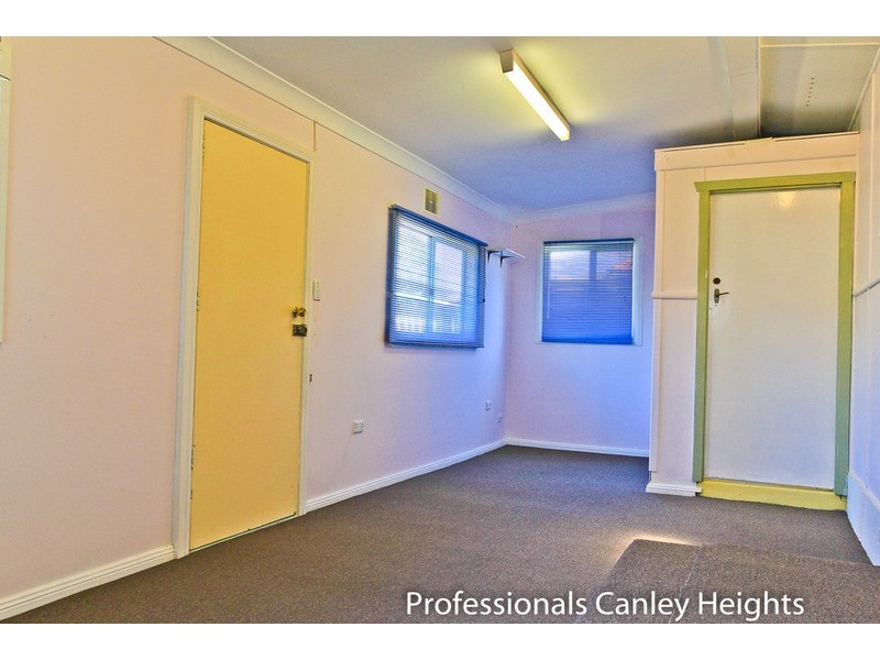 8 George  Street, Canley Heights NSW 2166