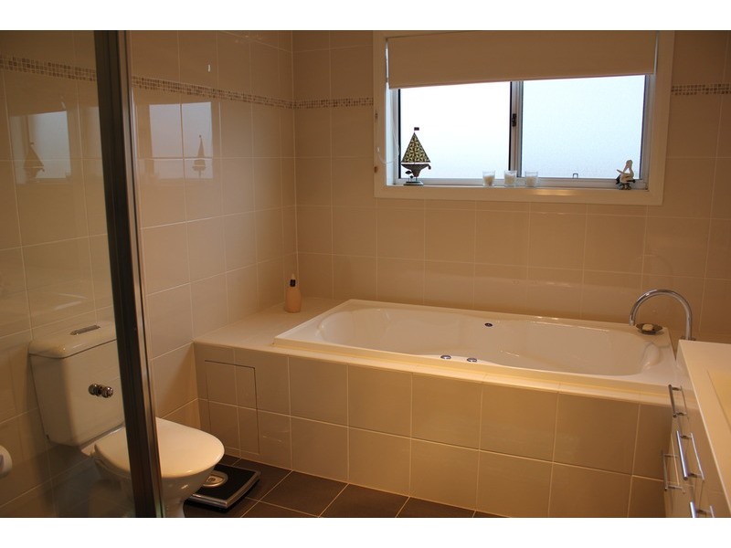 5 Flame Tree Street, Casula NSW 2170