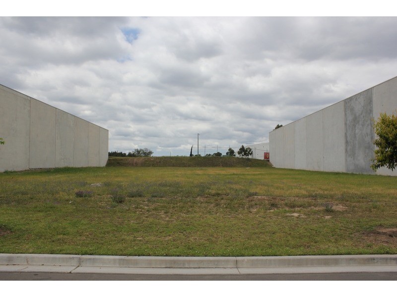 32 Bluett Drive, Smeaton Grange NSW 2567