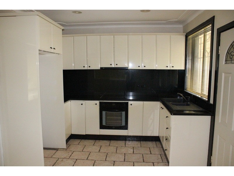 6 Lester Street, Lurnea NSW 2170