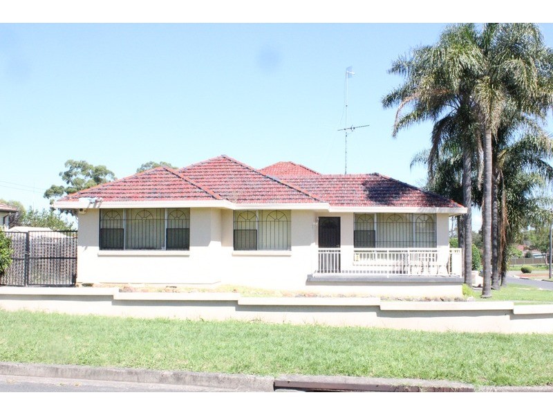 6 Lester Street, Lurnea NSW 2170