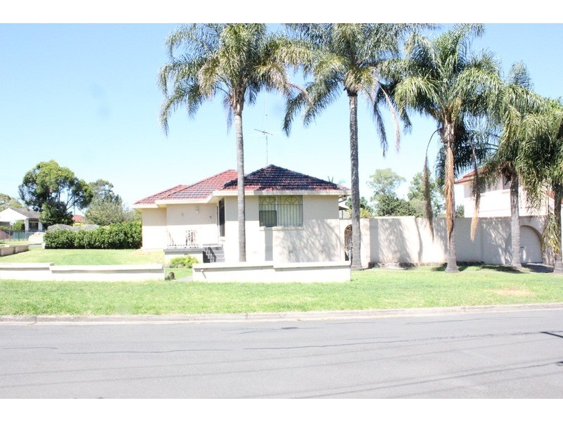 6 Lester Street, Lurnea NSW 2170