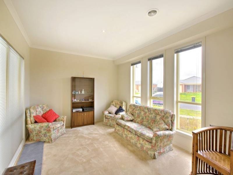 18 East Cornhill Drive, Point Cook VIC 3030