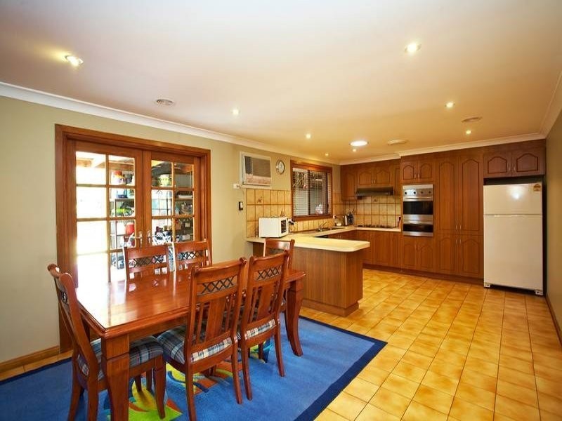 26 Featherby Way, Altona Meadows VIC 3028