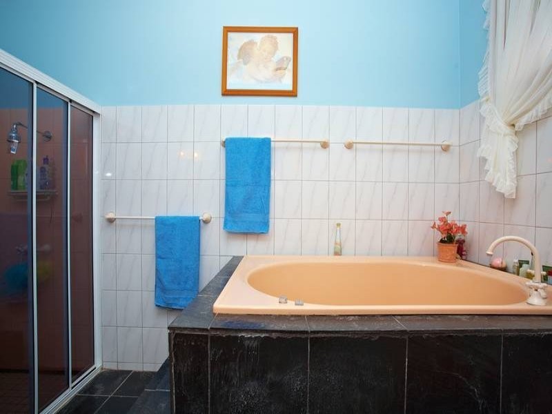 24 Featherby Way, Altona Meadows VIC 3028