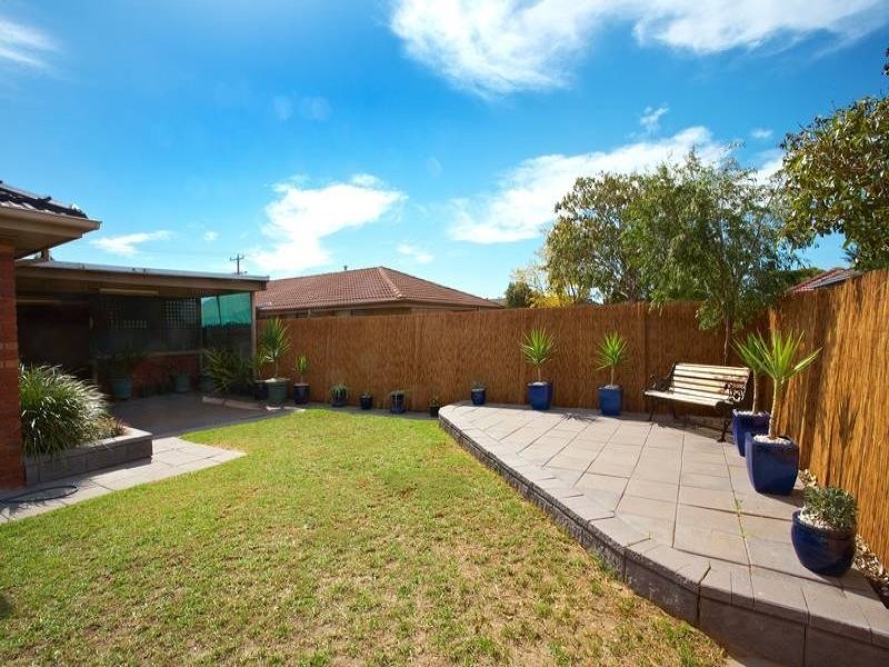 24 Featherby Way, Altona Meadows VIC 3028