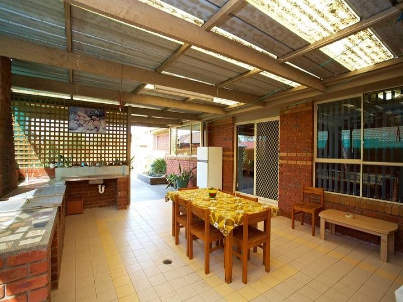 24 Featherby Way, Altona Meadows VIC 3028