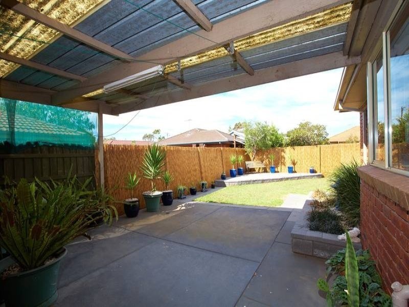 24 Featherby Way, Altona Meadows VIC 3028