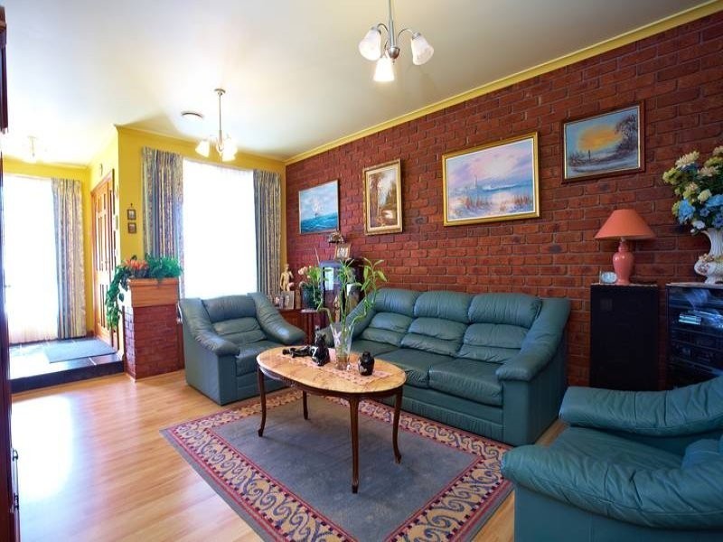 24 Featherby Way, Altona Meadows VIC 3028
