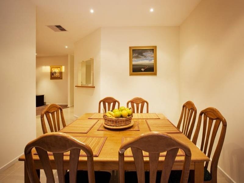 8 Isaacs Walk, Point Cook VIC 3030