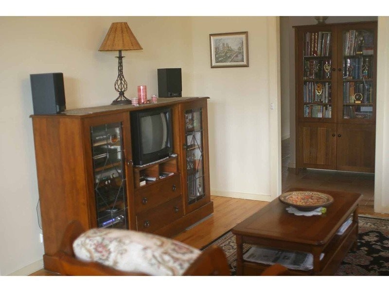 8 Lady Nelson Crescent, Altona Meadows VIC 3028