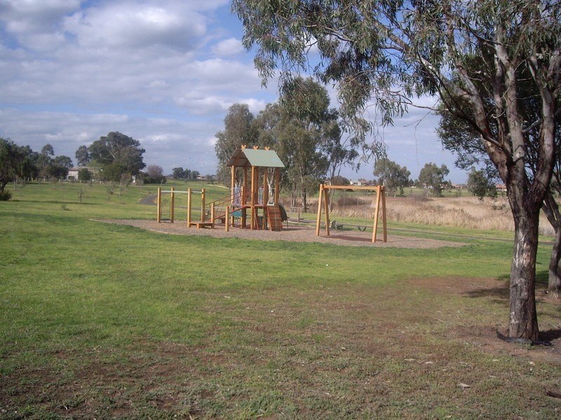 35-37 Fitzpatrick Drive, Altona Meadows VIC 3028