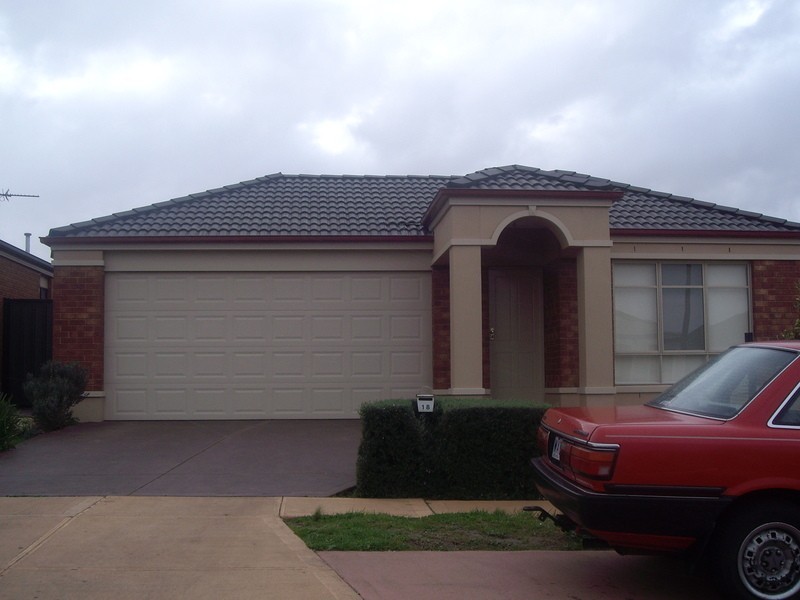 18 Lindsay Gardens, Point Cook VIC 3030