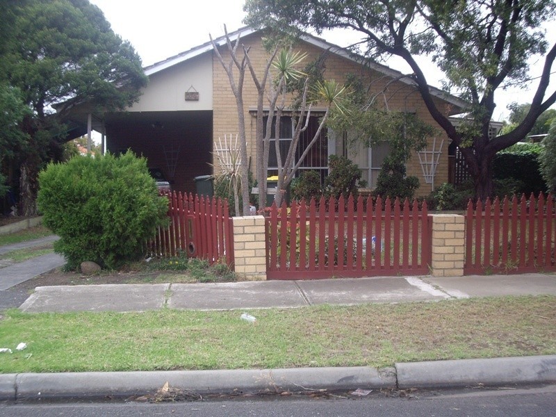 24 Robertson Crescent, Laverton VIC 3028