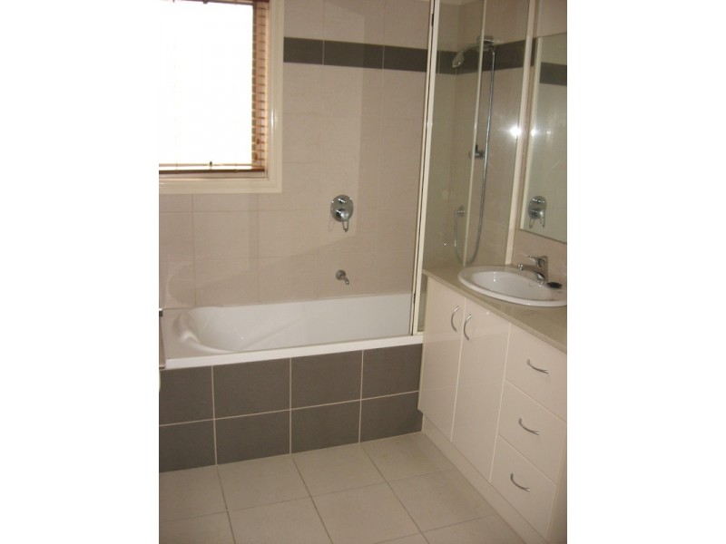 4/34 Stenhouse Avenue, Brooklyn VIC 3012