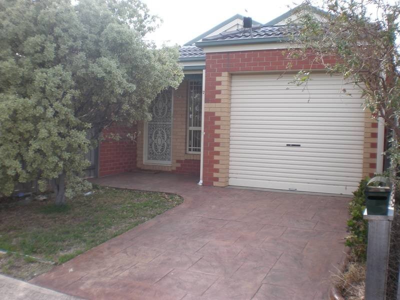 2/43 Henry Drive, Altona Meadows VIC 3028