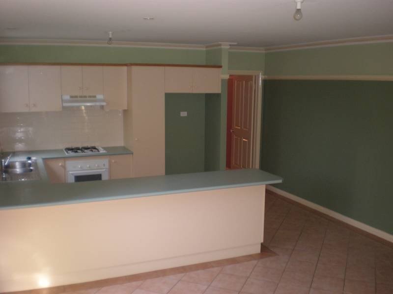 2/43 Henry Drive, Altona Meadows VIC 3028