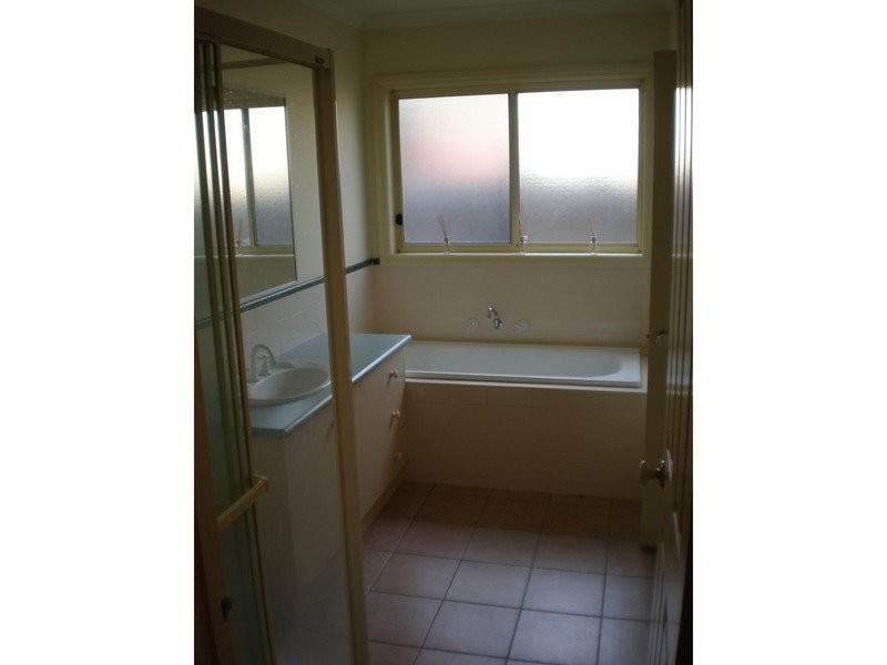 2/43 Henry Drive, Altona Meadows VIC 3028