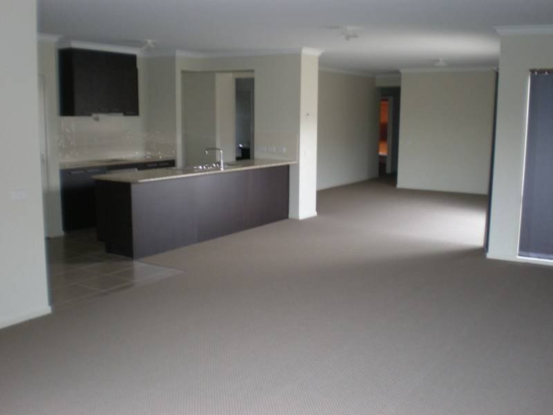 4 Urban Drive, Williams Landing VIC 3027