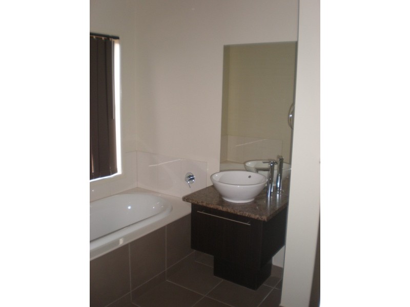 4 Urban Drive, Williams Landing VIC 3027