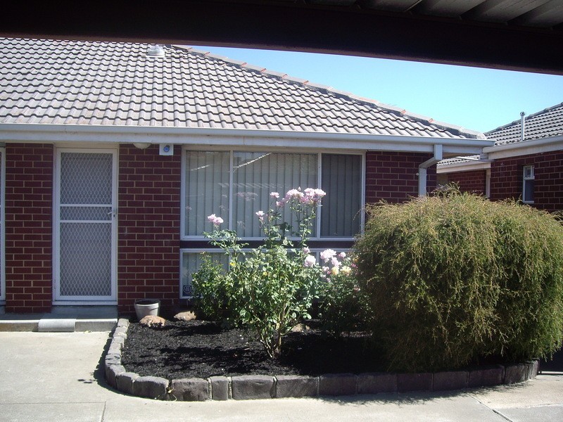 2/62 Grieve Parade, Altona VIC 3018