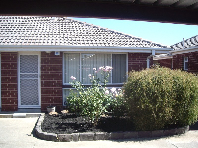 2/62 Grieve Parade, Altona VIC 3018
