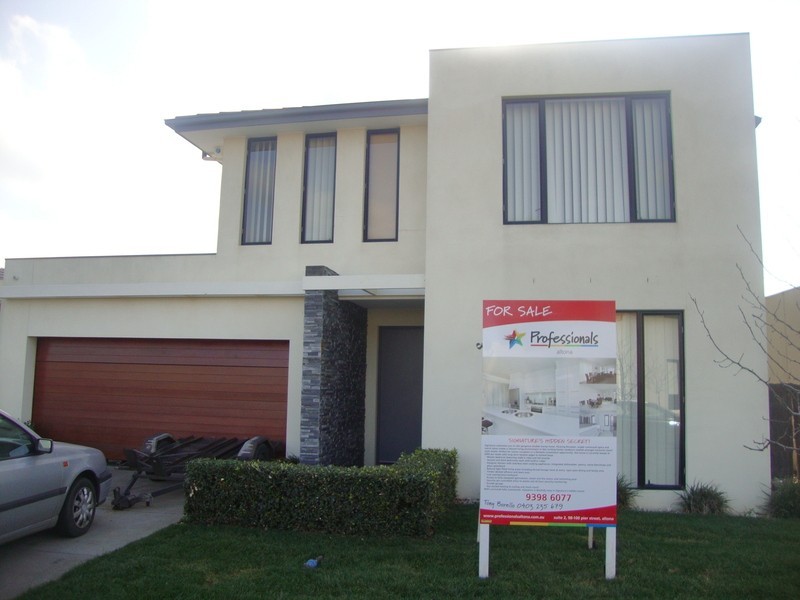 27 Signature Boulevard, Sanctuary Lakes VIC 3030