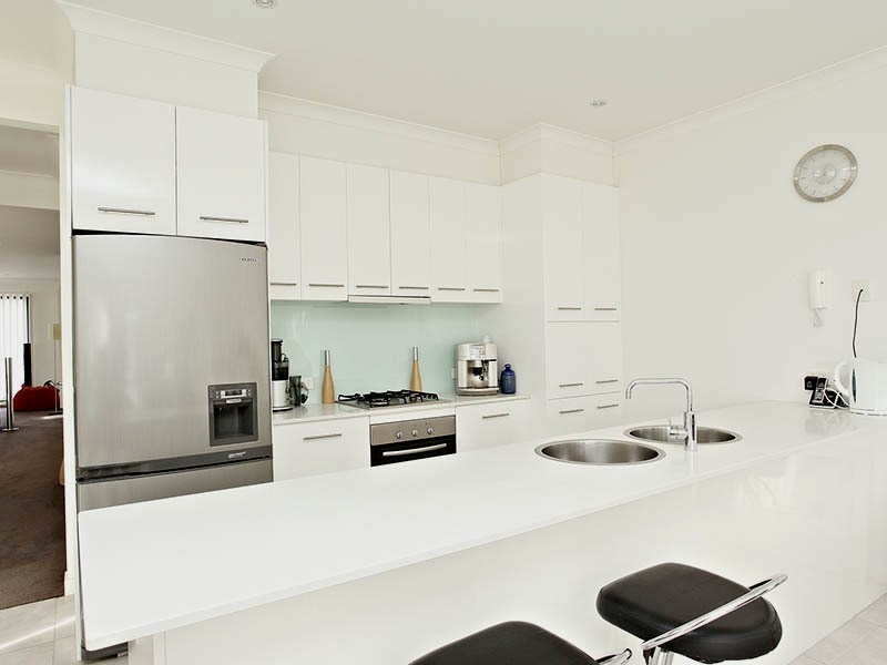 27 Signature Boulevard, Sanctuary Lakes VIC 3030