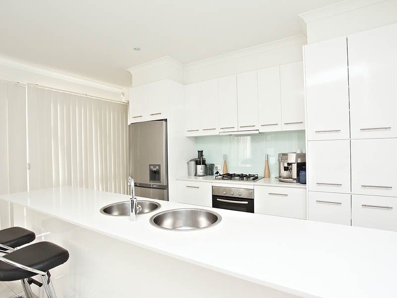 27 Signature Boulevard, Sanctuary Lakes VIC 3030