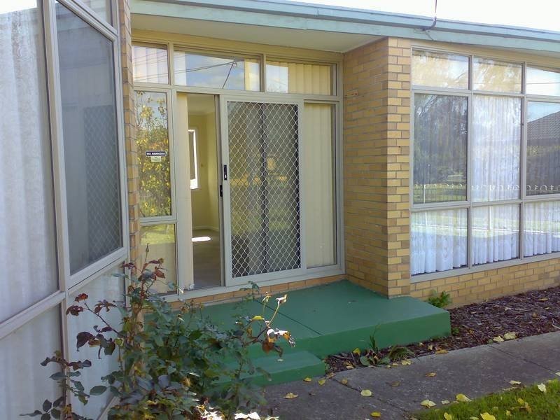 2/30 Chifley Avenue, Altona VIC 3018