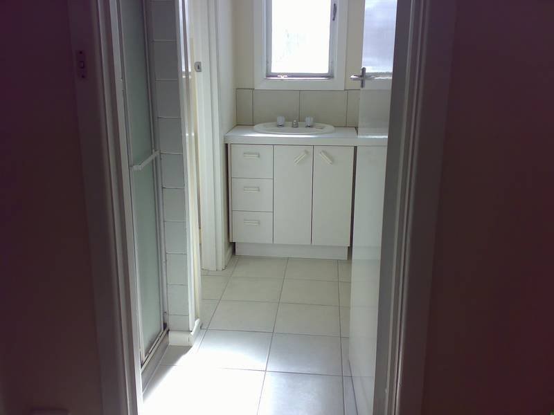 2/30 Chifley Avenue, Altona VIC 3018