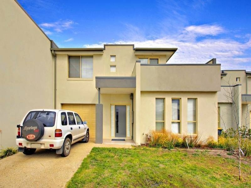 16 East Cornhill Drive, Point Cook VIC 3030