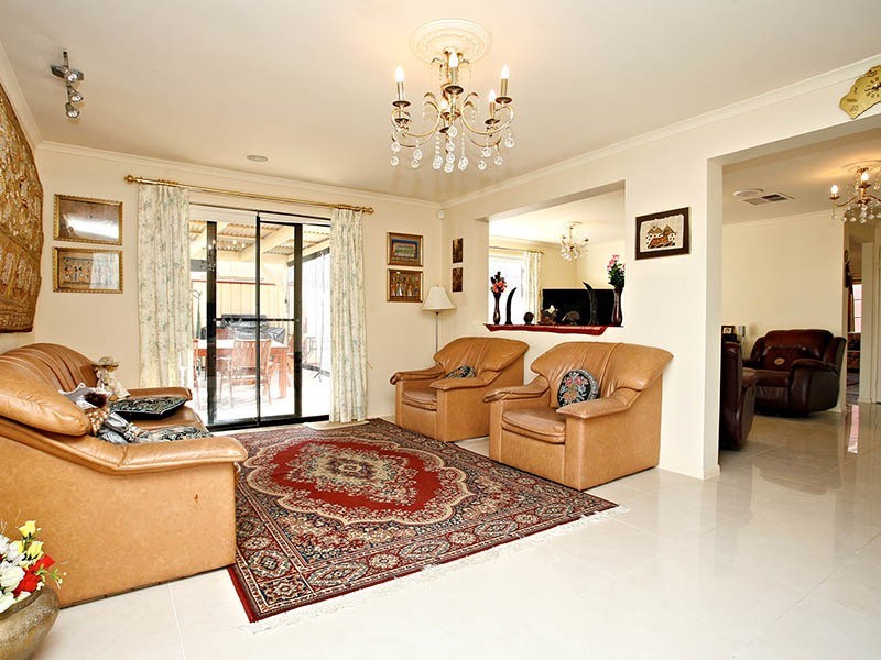 92 Waratah Drive, Altona Meadows VIC 3028