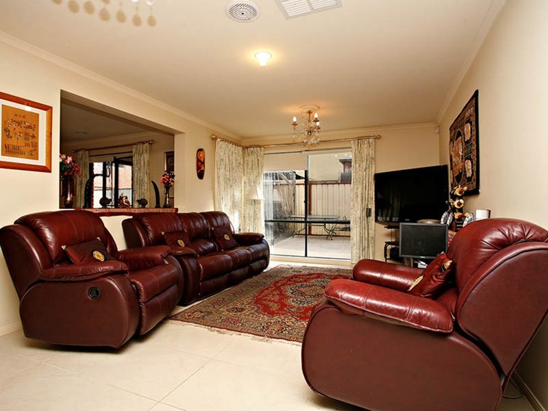 92 Waratah Drive, Altona Meadows VIC 3028