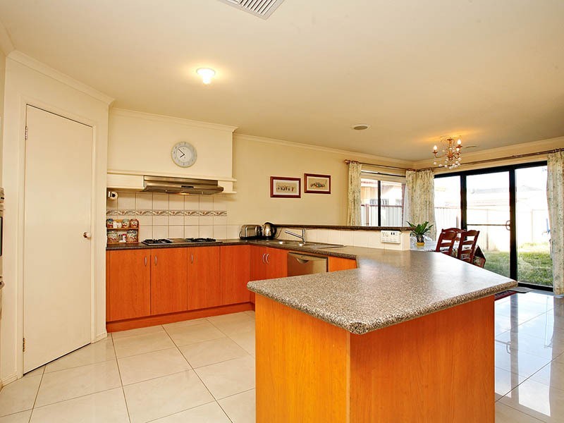 92 Waratah Drive, Altona Meadows VIC 3028