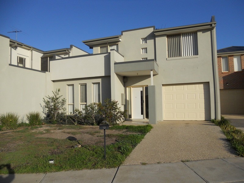 16 East Cornhill Drive, Point Cook VIC 3030