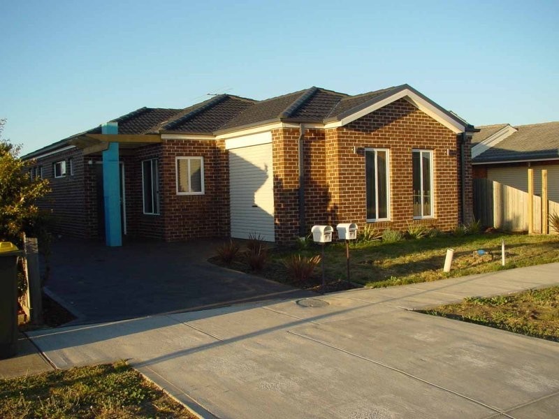 2/21 Spicer Boulevard, Altona Meadows VIC 3028