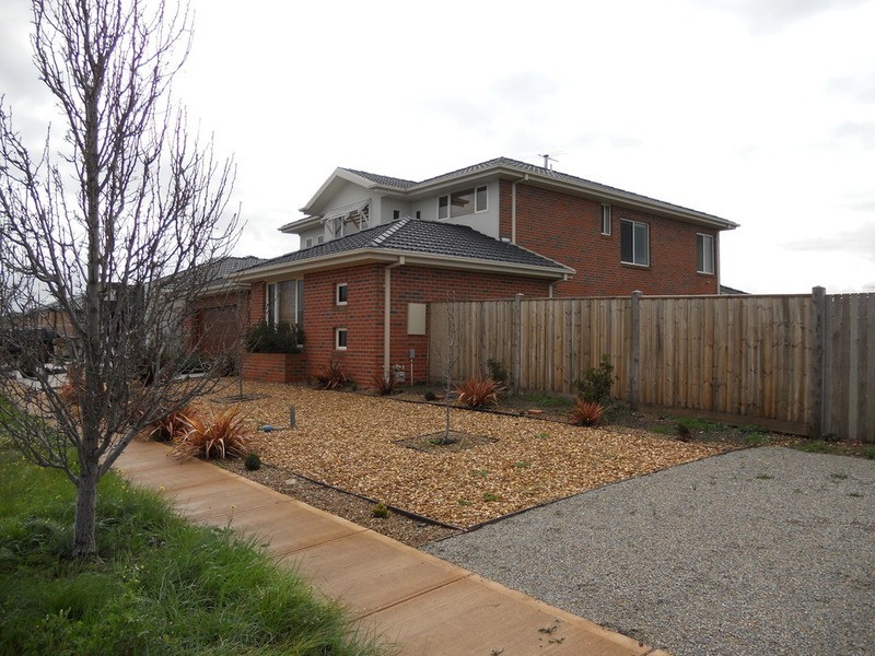 5 Shrike Terrace, Williams Landing VIC 3027
