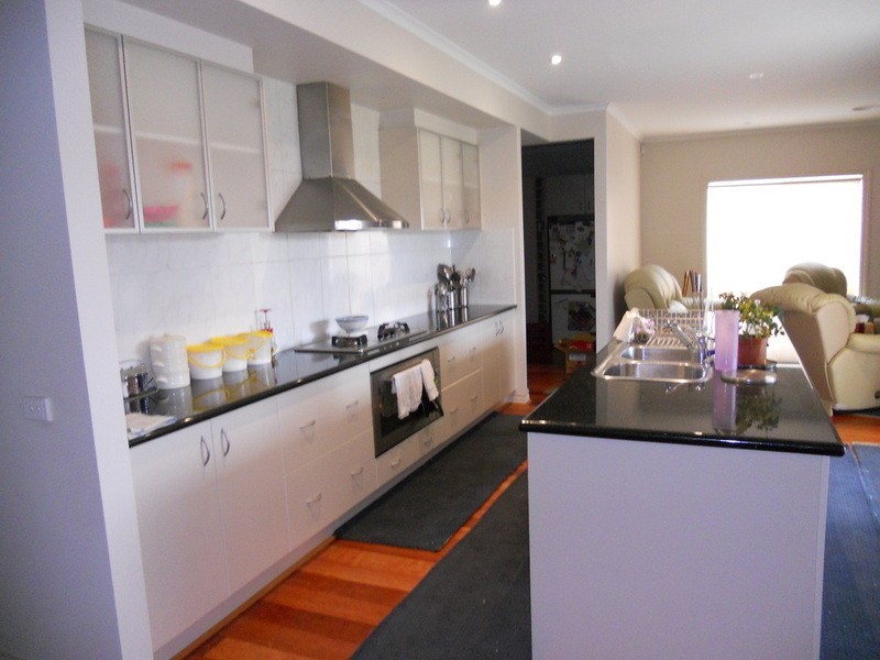 5 Shrike Terrace, Williams Landing VIC 3027