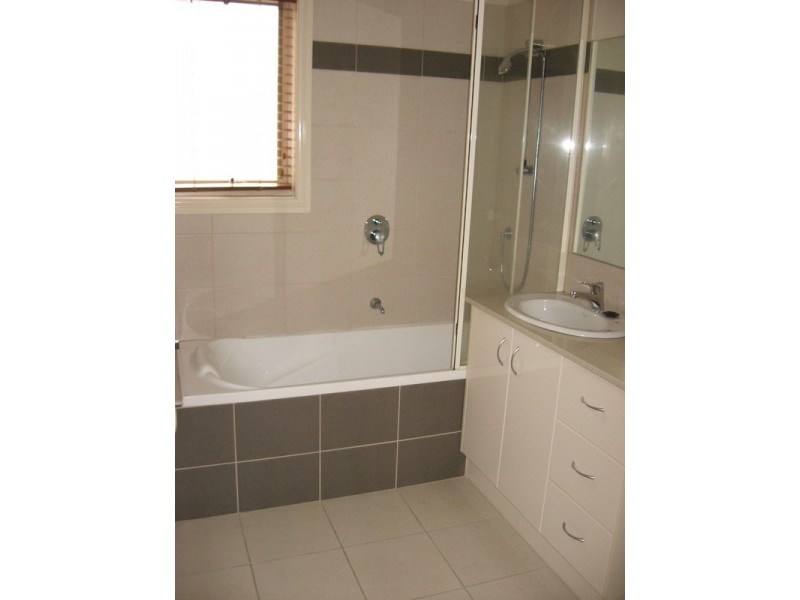 4/34 Stenhouse Avenue, Brooklyn VIC 3012